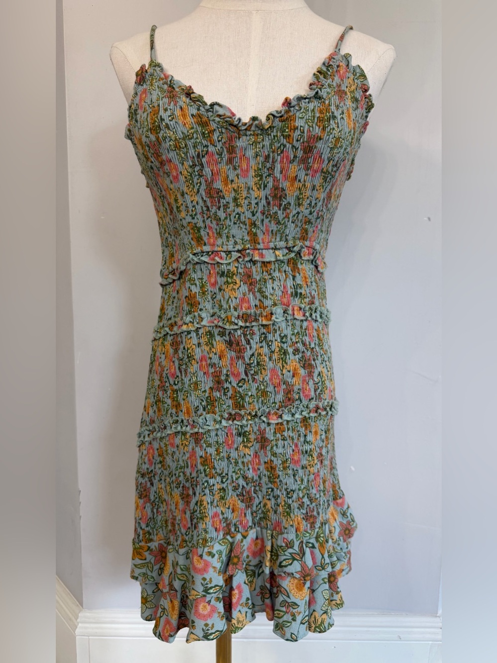 Vici womens medium light blue pink floral tiered ruffle hem stretch Bodycon mini